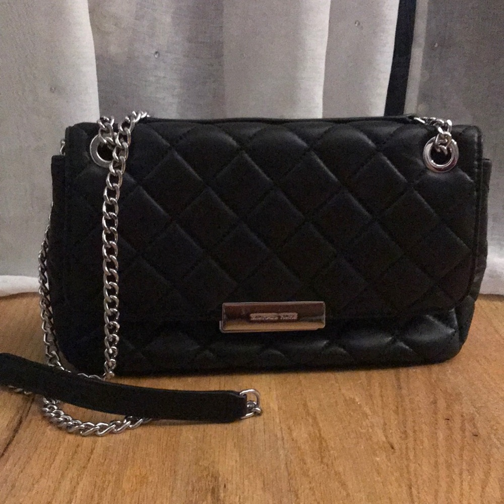 Michael Kors Pocket Book